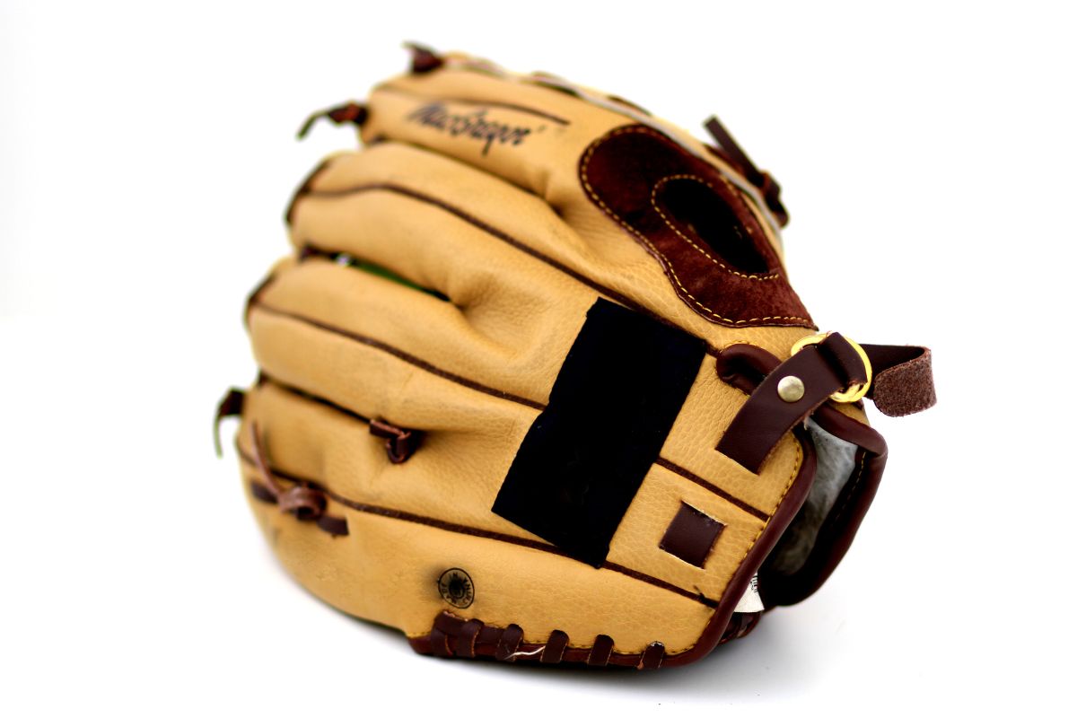 How to Relace a Baseball Glove